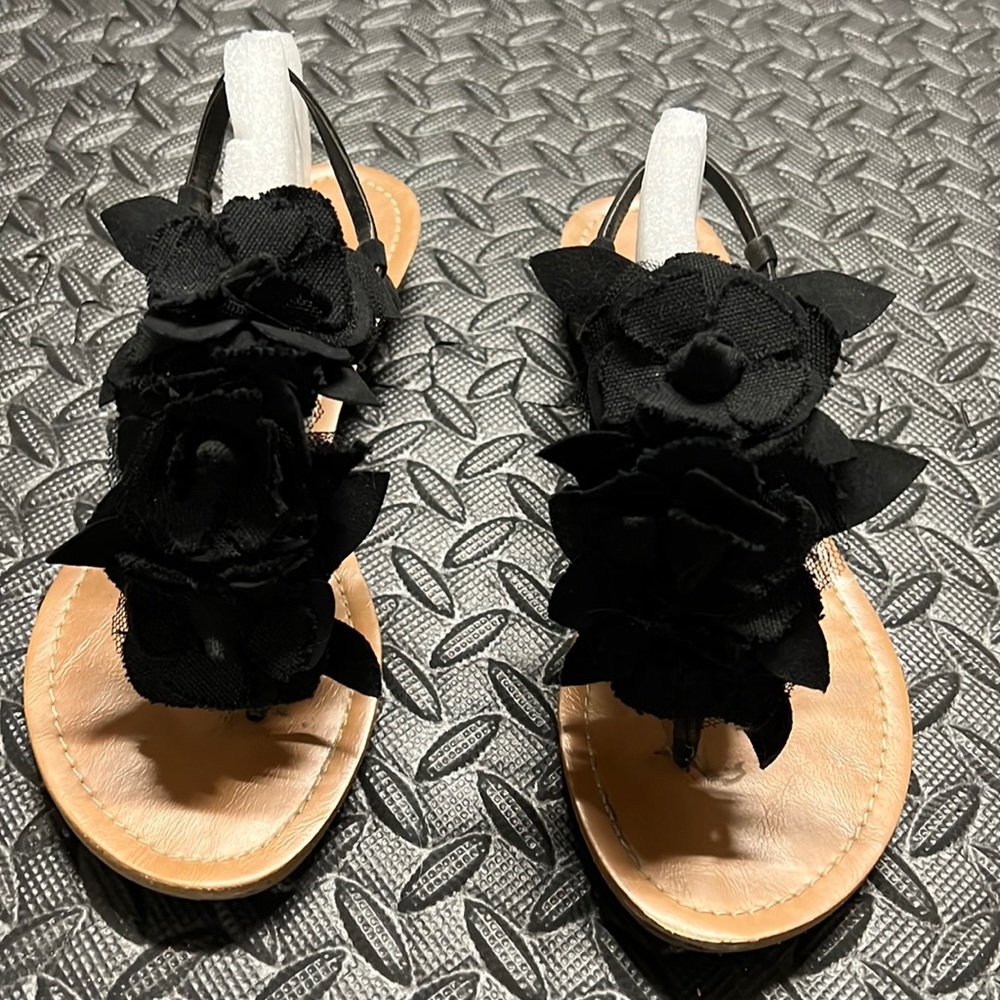 Black flat sandals with flowers